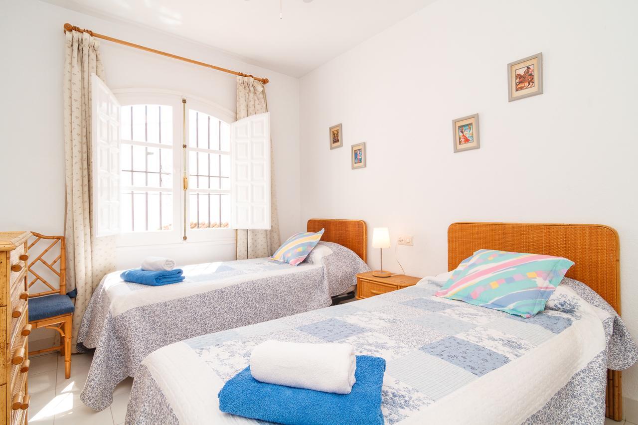 Los Pinos 23 Villas Casasol 内尔哈 外观 照片