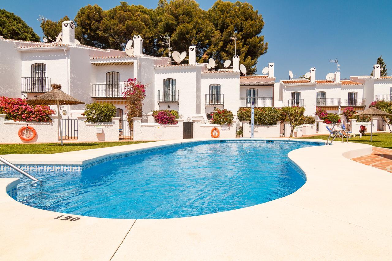 Los Pinos 23 Villas Casasol 内尔哈 外观 照片